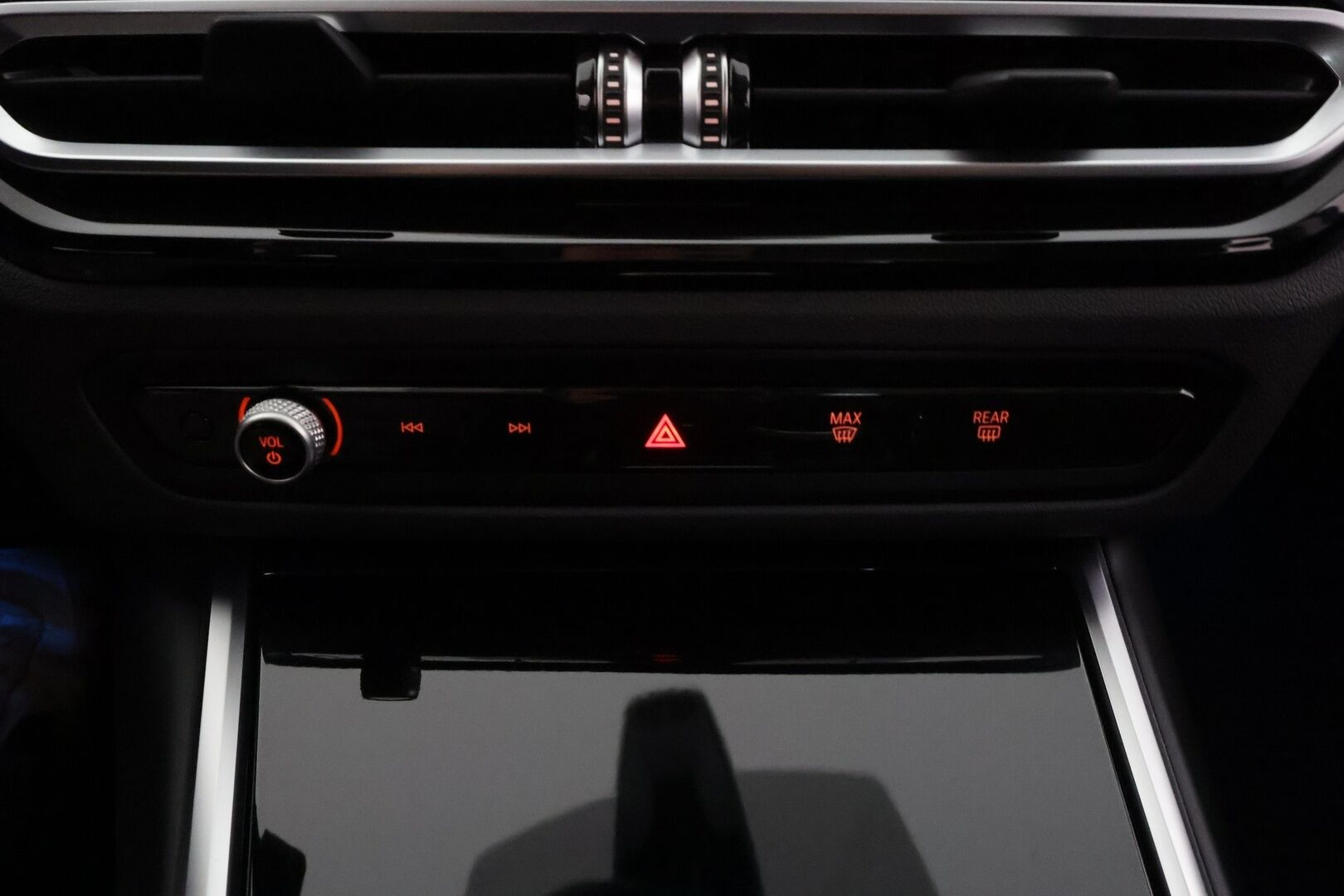 BMW i4 2022 eDrive40 - | ACC | ILP | Sporttipenkit | HiFi | Comfort Access | Ambient Light | Puolinahat | P.kamera | LED | Lane Assist | Lämm. ratti | 1-om suomiauto | 2x renkaat aluin | 