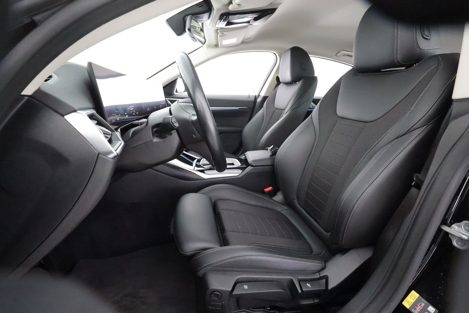 BMW i4 2022 eDrive40 - | ACC | ILP | Sporttipenkit | HiFi | Comfort Access | Ambient Light | Puolinahat | P.kamera | LED | Lane Assist | Lämm. ratti | 1-om suomiauto | 2x renkaat aluin | 