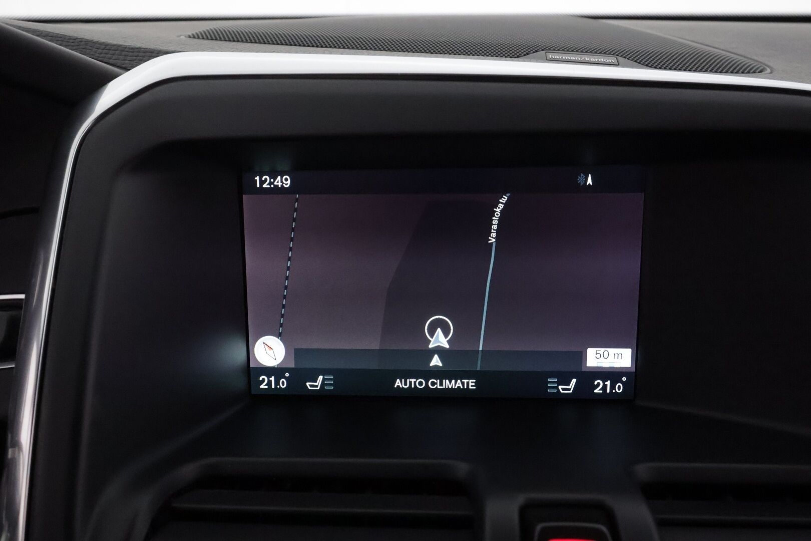 Volvo XC60 2016 D4 AWD R-Design aut *ACC / Webasto / Aktiiv.Xenon / Koukku / BLIS / Panorama / Sporttipenkit / Digimittaristo / Navi / H&K* - Kahdet renkaat aluvanteilla / Huippuvarusteet!