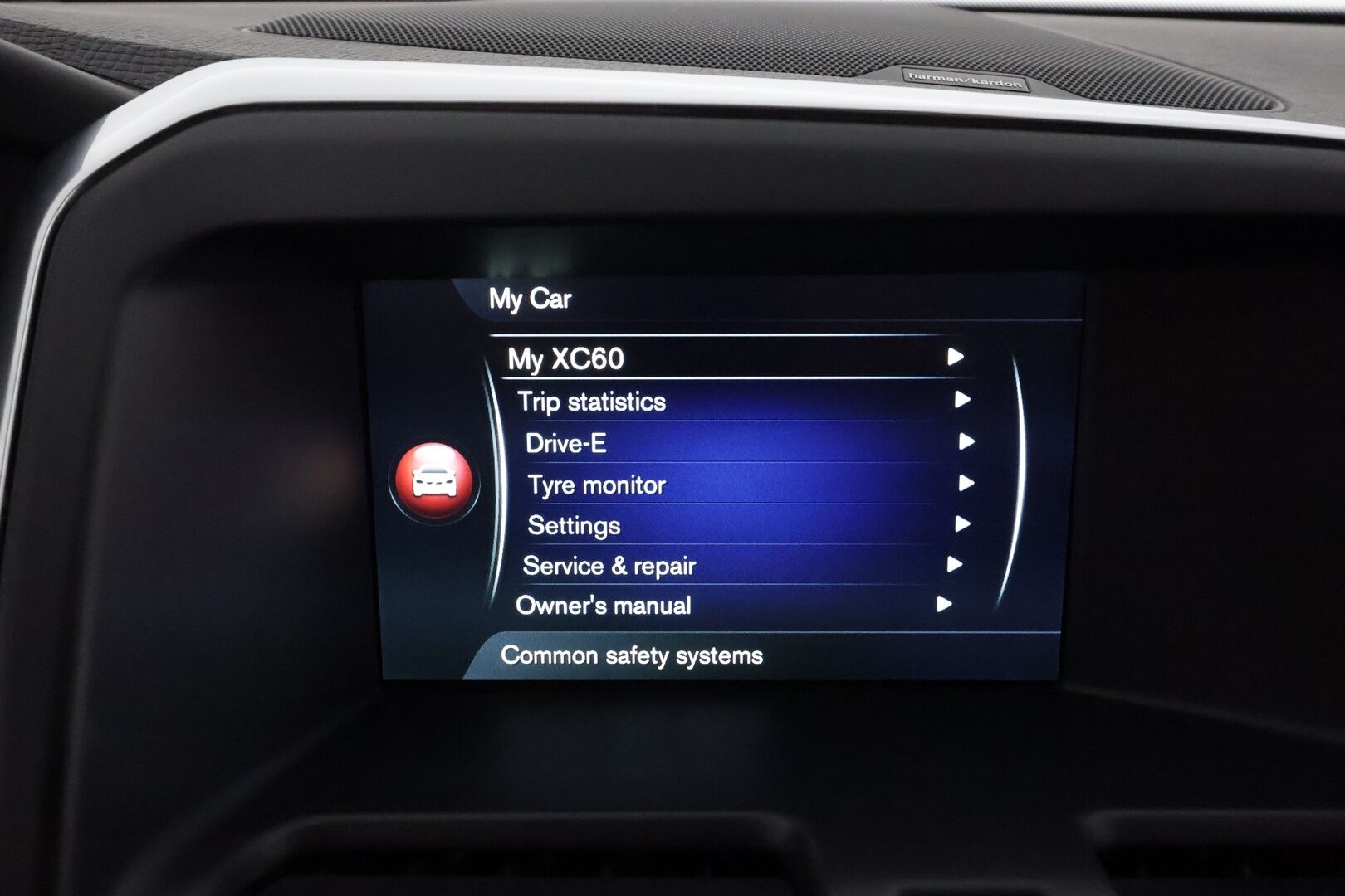 Volvo XC60 2016 D4 AWD R-Design aut *ACC / Webasto / Aktiiv.Xenon / Koukku / BLIS / Panorama / Sporttipenkit / Digimittaristo / Navi / H&K* - Kahdet renkaat aluvanteilla / Huippuvarusteet!