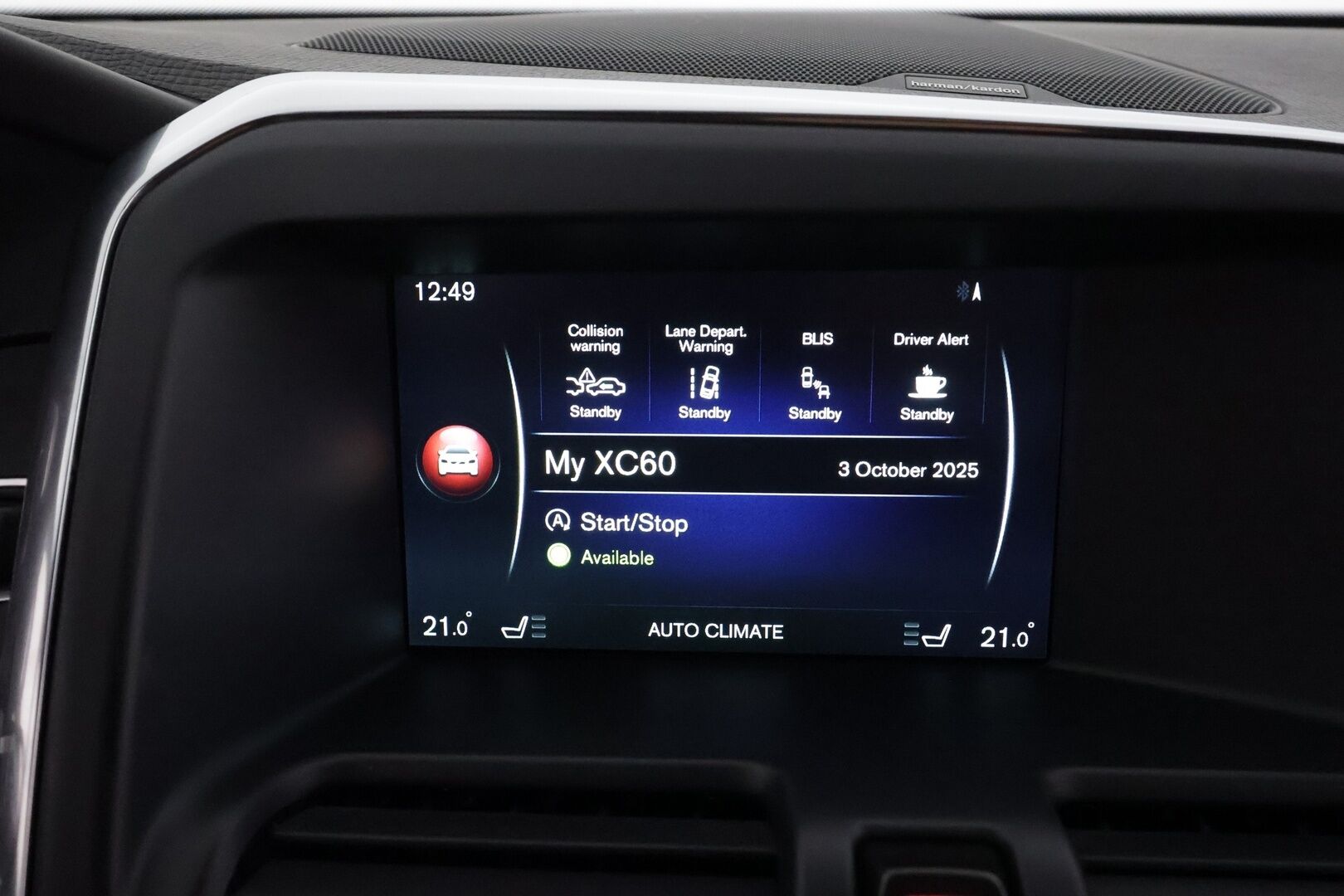 Volvo XC60 2016 D4 AWD R-Design aut *ACC / Webasto / Aktiiv.Xenon / Koukku / BLIS / Panorama / Sporttipenkit / Digimittaristo / Navi / H&K* - Kahdet renkaat aluvanteilla / Huippuvarusteet!