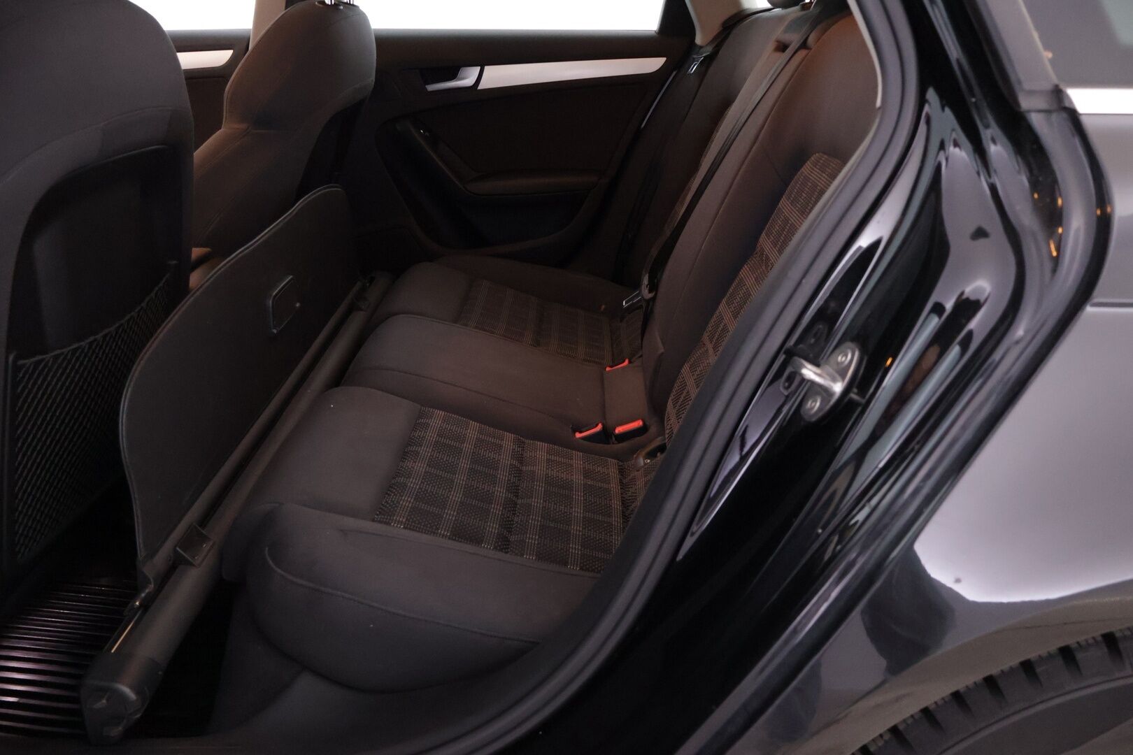 Audi A4 2013 Avant Business 2,0 TDI 130 kW quattro S tronic YritysOutlet - Myydään vain yrityksille - Kahdet renkaat alumiini vantein! / Koriltaan siisti / Ajolleen hyvä