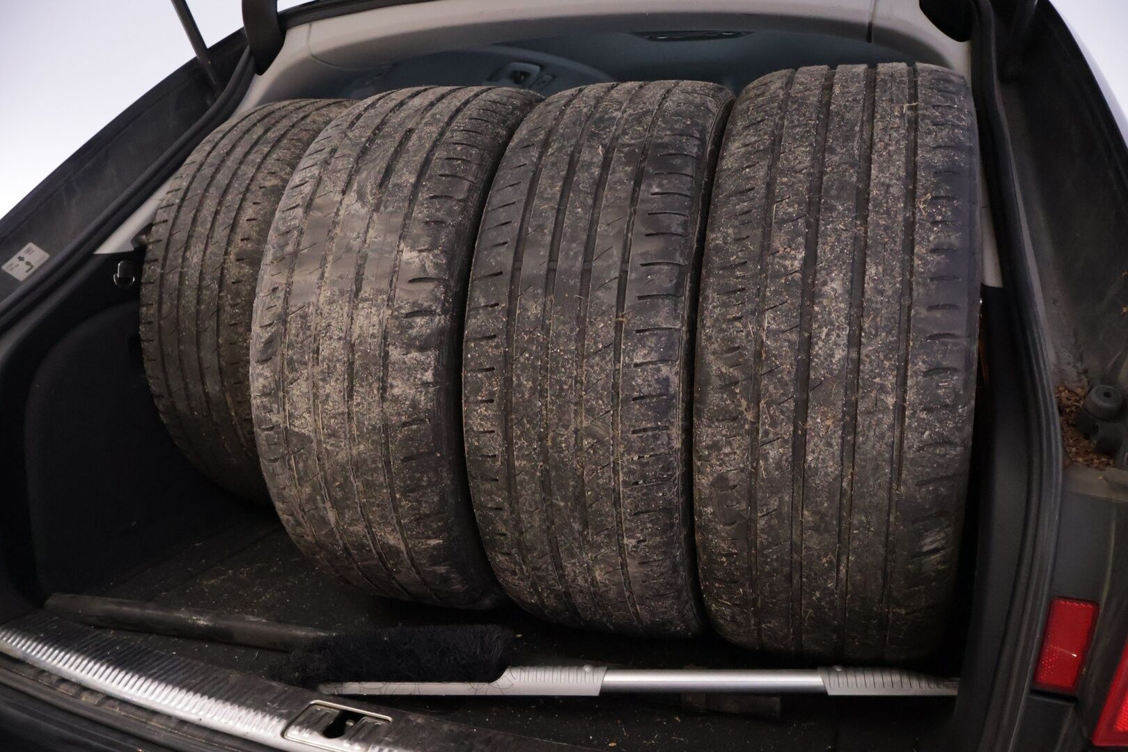 Audi A4 2013 Avant Business 2,0 TDI 130 kW quattro S tronic YritysOutlet - Myydään vain yrityksille - Kahdet renkaat alumiini vantein! / Koriltaan siisti / Ajolleen hyvä