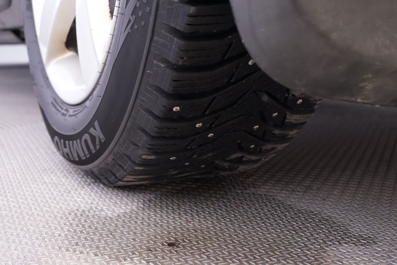 Audi A4 2013 Avant Business 2,0 TDI 130 kW quattro S tronic YritysOutlet - Myydään vain yrityksille - Kahdet renkaat alumiini vantein! / Koriltaan siisti / Ajolleen hyvä