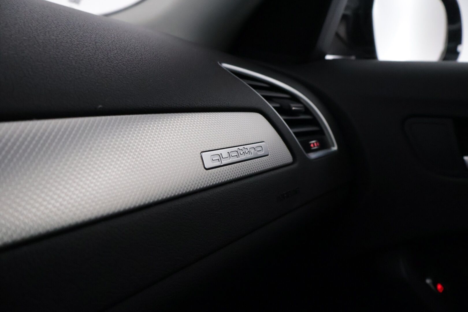 Audi A4 2013 Avant Business 2,0 TDI 130 kW quattro S tronic YritysOutlet - Myydään vain yrityksille - Kahdet renkaat alumiini vantein! / Koriltaan siisti / Ajolleen hyvä