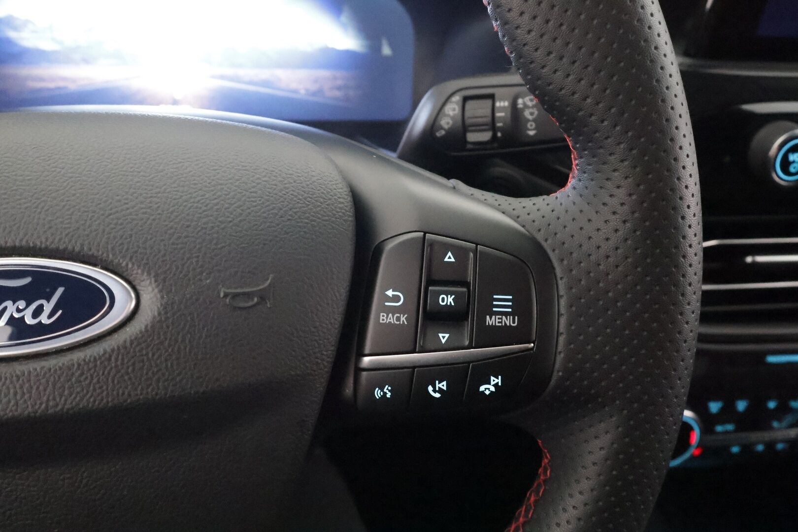 Ford Kuga 2023 2,5 Ladattava hybridi (PHEV) 225hv CVT FWD ST-Line X 5-ovinen - | B&O | HUD | ACC | LED | P.Kamera | Sähköpenkki | Navi | Kaistavahti | Keyless | Katveavustin | Dgimittaristo | 1-om suomi-auto | 2x Latauskaapelit | Kahdet renkaat |