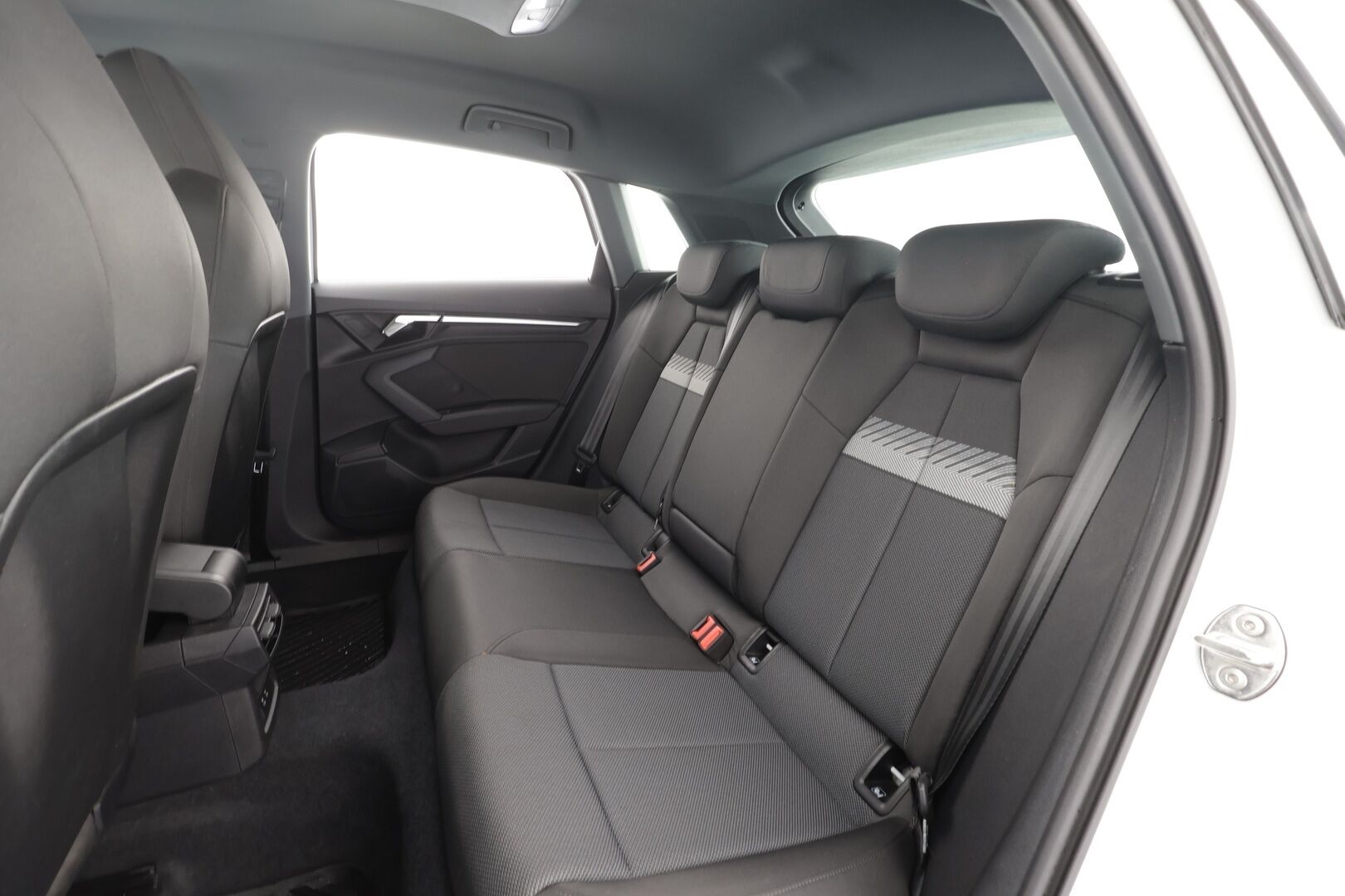 Audi A3 2023 Sportback Progress 40 TFSI e 150kW S tronic * ACC / P.tutkat / Sporttipenkit / KeylessGo / Digimittaristo * - 1.Om Suomi-auto / Kahdet renkaat aluvanteilla / Merkkihuollettu