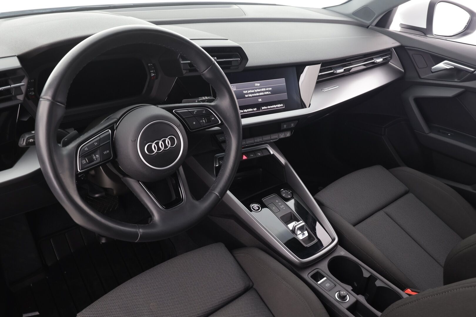 Audi A3 2023 Sportback Progress 40 TFSI e 150kW S tronic * ACC / P.tutkat / Sporttipenkit / KeylessGo / Digimittaristo * - 1.Om Suomi-auto / Kahdet renkaat aluvanteilla / Merkkihuollettu