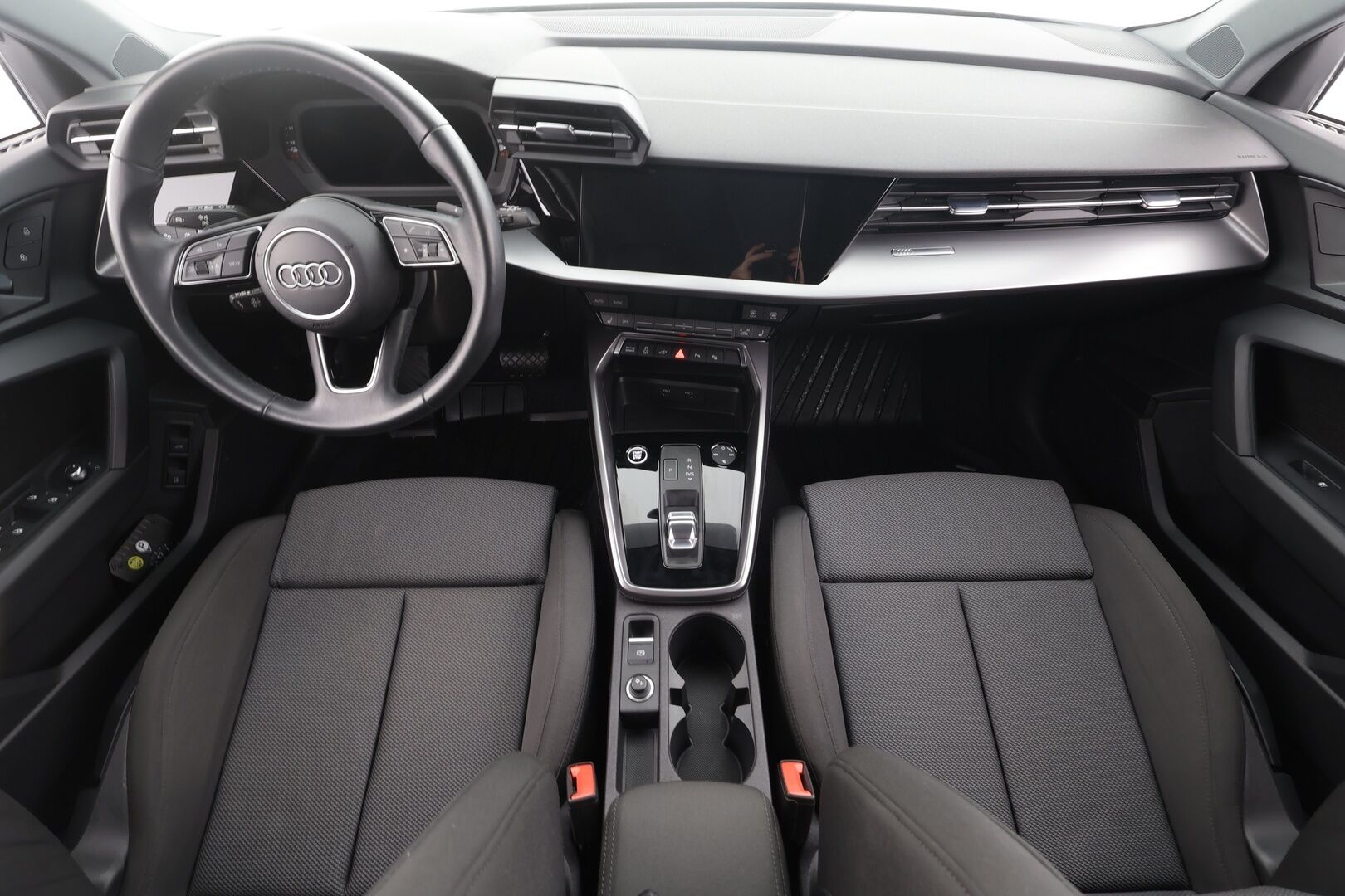 Audi A3 2023 Sportback Progress 40 TFSI e 150kW S tronic * ACC / P.tutkat / Sporttipenkit / KeylessGo / Digimittaristo * - 1.Om Suomi-auto / Kahdet renkaat aluvanteilla / Merkkihuollettu