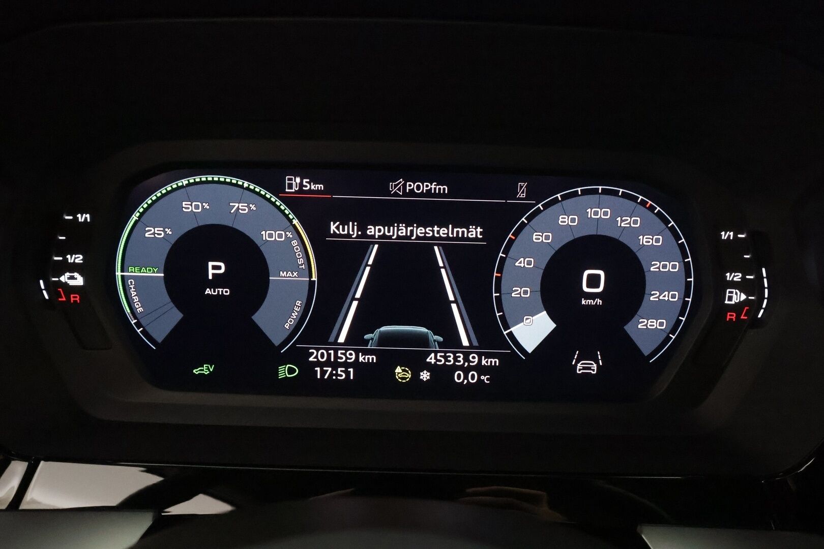 Audi A3 2023 Sportback Progress 40 TFSI e 150kW S tronic * ACC / P.tutkat / Sporttipenkit / KeylessGo / Digimittaristo * - 1.Om Suomi-auto / Kahdet renkaat aluvanteilla / Merkkihuollettu