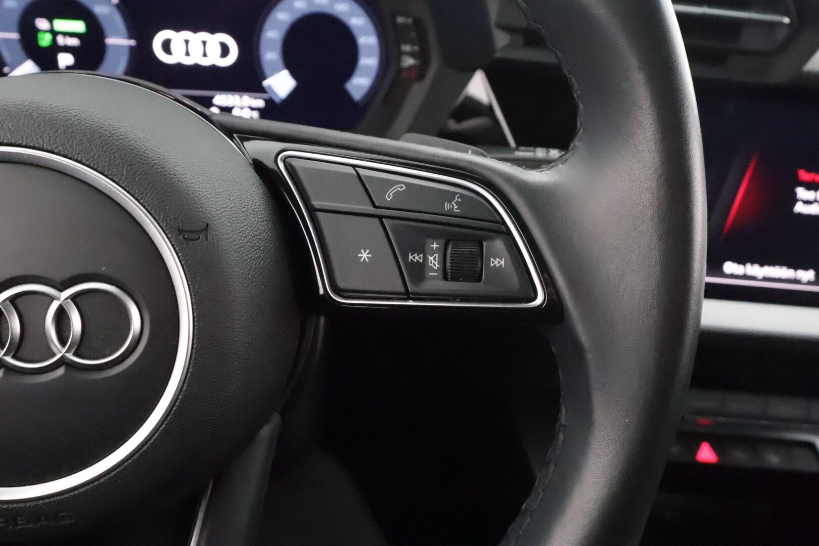 Audi A3 2023 Sportback Progress 40 TFSI e 150kW S tronic * ACC / P.tutkat / Sporttipenkit / KeylessGo / Digimittaristo * - 1.Om Suomi-auto / Kahdet renkaat aluvanteilla / Merkkihuollettu