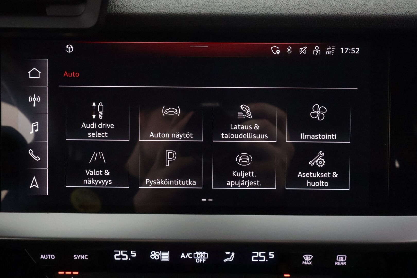 Audi A3 2023 Sportback Progress 40 TFSI e 150kW S tronic * ACC / P.tutkat / Sporttipenkit / KeylessGo / Digimittaristo * - 1.Om Suomi-auto / Kahdet renkaat aluvanteilla / Merkkihuollettu