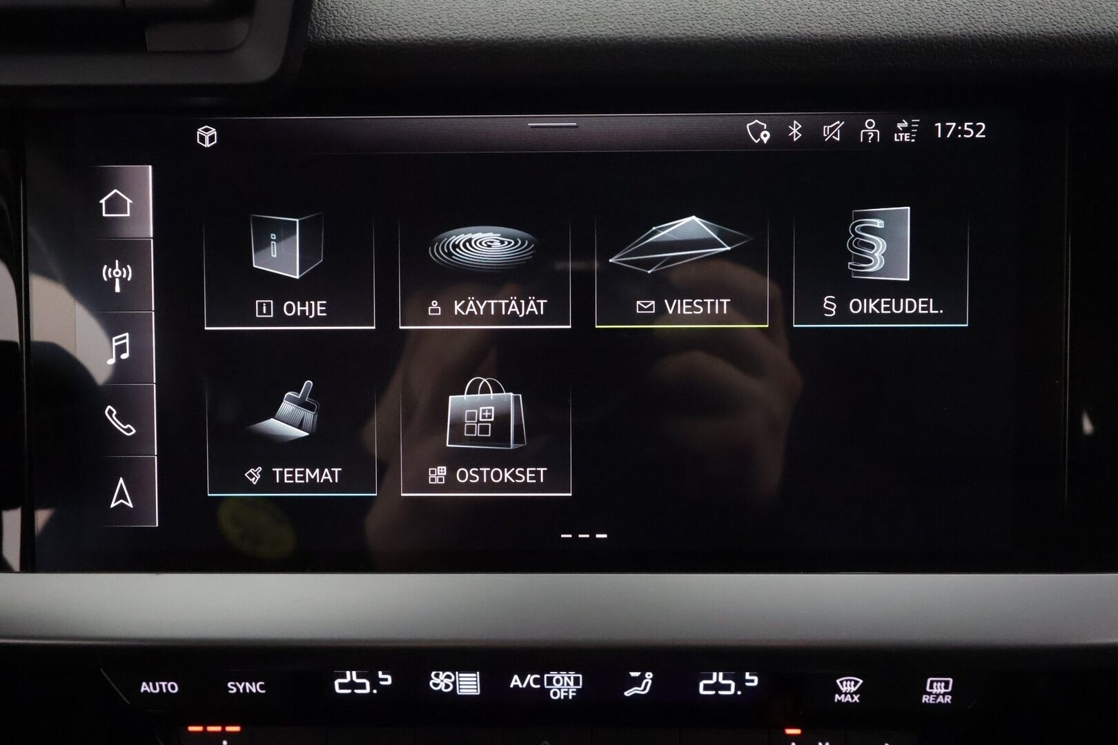 Audi A3 2023 Sportback Progress 40 TFSI e 150kW S tronic * ACC / P.tutkat / Sporttipenkit / KeylessGo / Digimittaristo * - 1.Om Suomi-auto / Kahdet renkaat aluvanteilla / Merkkihuollettu