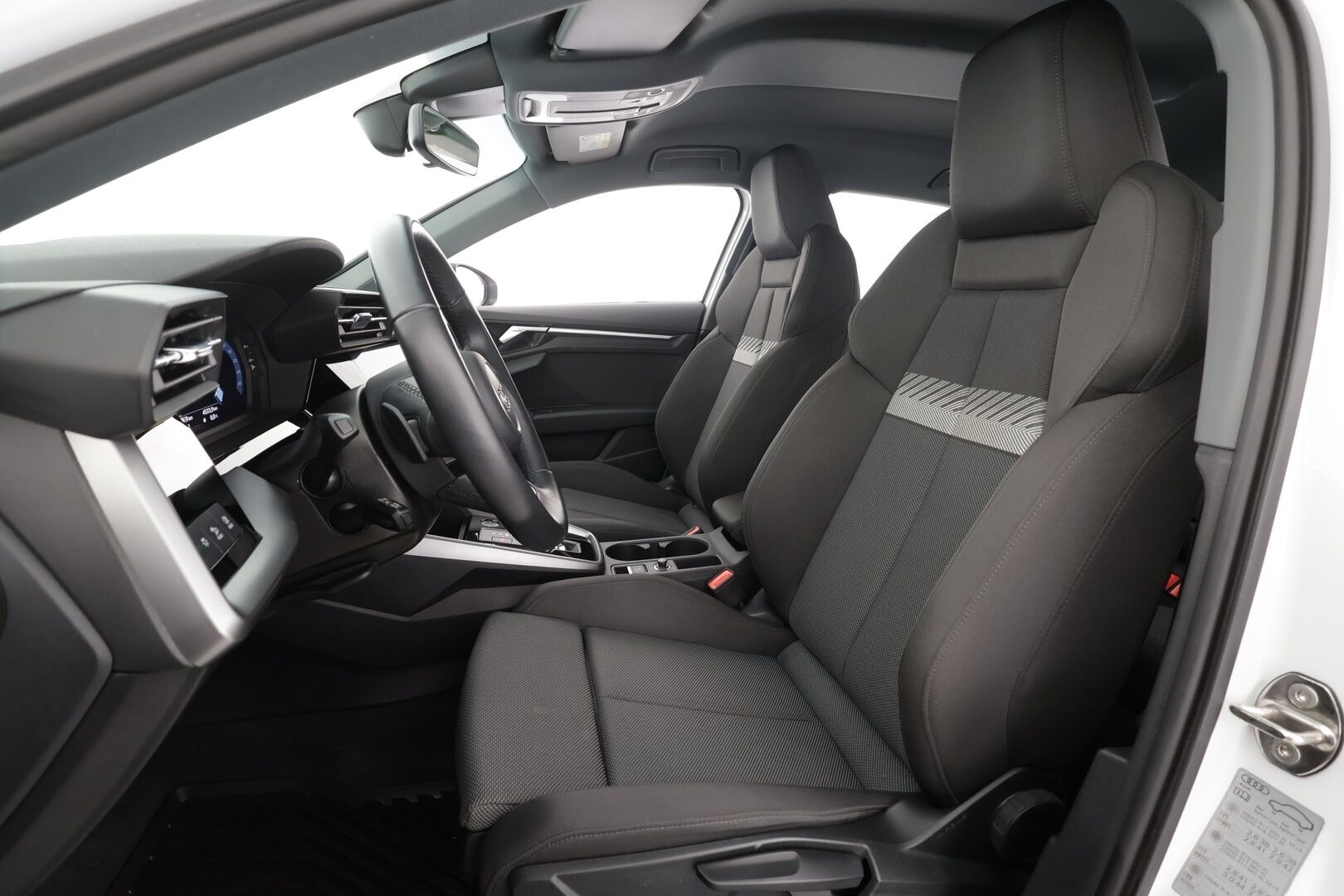 Audi A3 2023 Sportback Progress 40 TFSI e 150kW S tronic * ACC / P.tutkat / Sporttipenkit / KeylessGo / Digimittaristo * - 1.Om Suomi-auto / Kahdet renkaat aluvanteilla / Merkkihuollettu