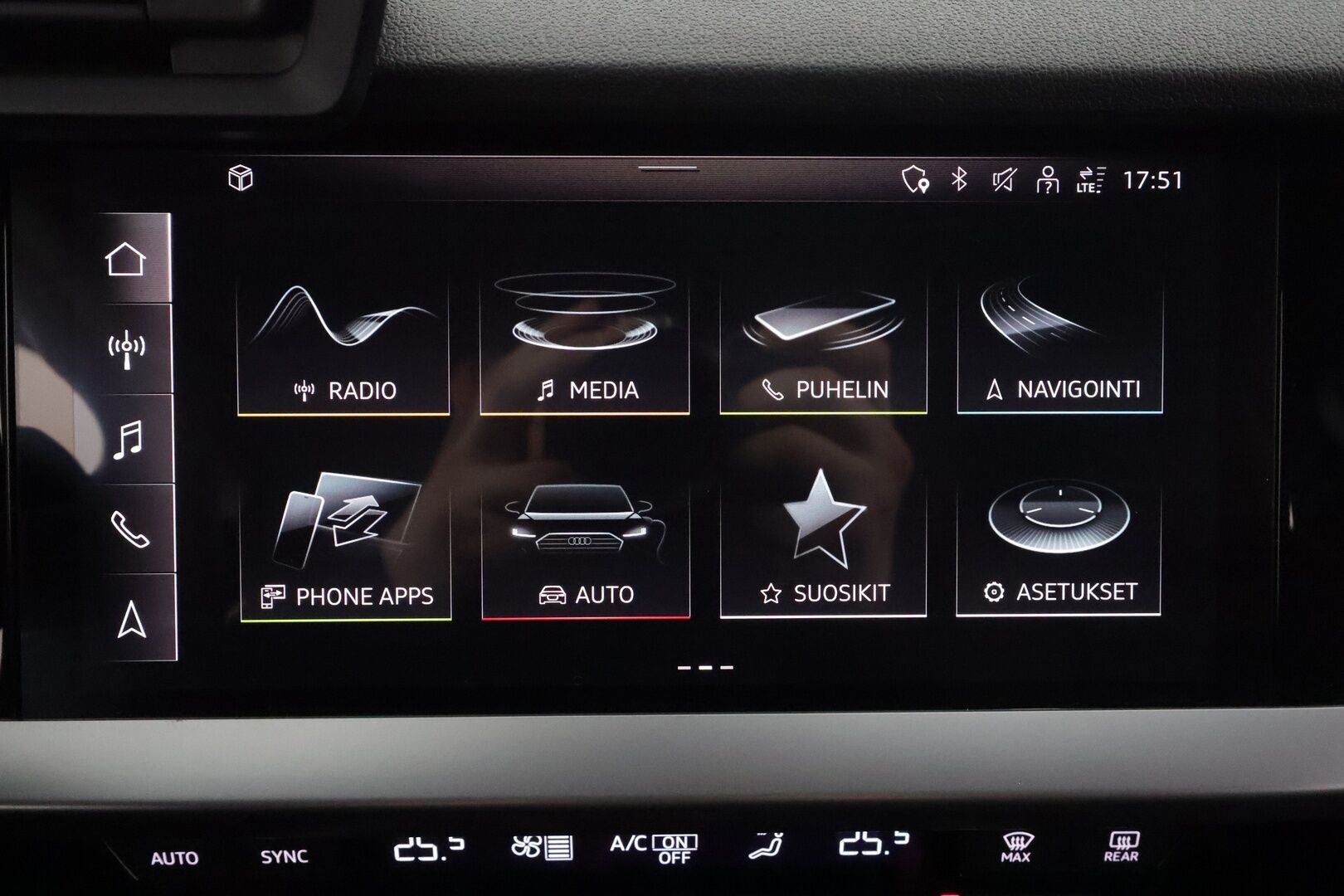 Audi A3 2023 Sportback Progress 40 TFSI e 150kW S tronic * ACC / P.tutkat / Sporttipenkit / KeylessGo / Digimittaristo * - 1.Om Suomi-auto / Kahdet renkaat aluvanteilla / Merkkihuollettu