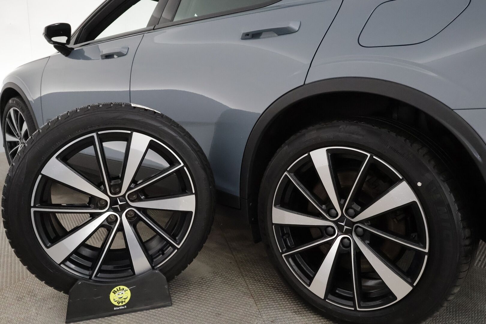 Polestar 2 2021 Launch Edition, 300kW, 78kWh *ACC / H&K / 360° / Lasikatto / Pixel LED / Muistipenkki / Navi / BLIS / Sporttipenkit* - Kahdet renkaat aluvanteilla / Merkkihuollettu