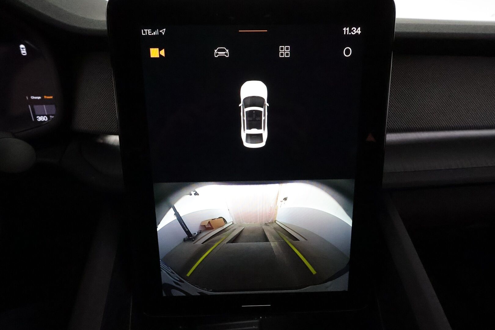 Polestar 2 2021 Launch Edition, 300kW, 78kWh *ACC / H&K / 360° / Lasikatto / Pixel LED / Muistipenkki / Navi / BLIS / Sporttipenkit* - Kahdet renkaat aluvanteilla / Merkkihuollettu