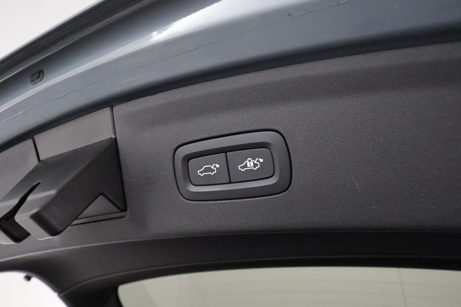 Polestar 2 2021 Launch Edition, 300kW, 78kWh *ACC / H&K / 360° / Lasikatto / Pixel LED / Muistipenkki / Navi / BLIS / Sporttipenkit* - Kahdet renkaat aluvanteilla / Merkkihuollettu