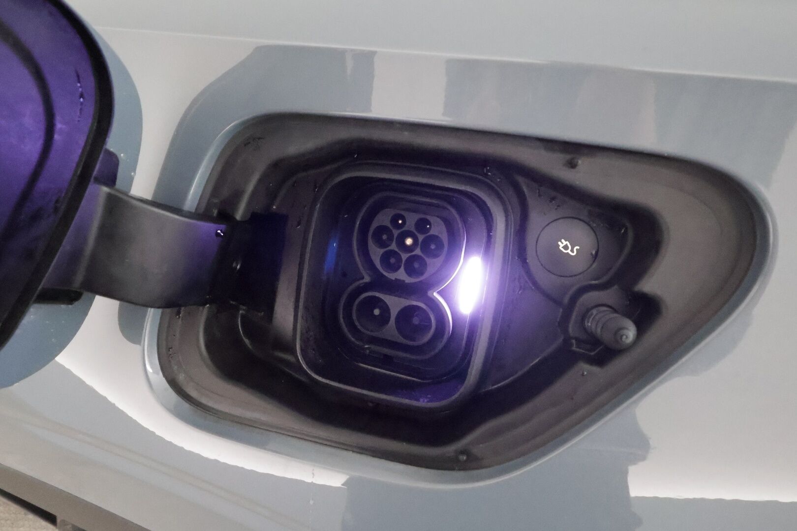 Polestar 2 2021 Launch Edition, 300kW, 78kWh *ACC / H&K / 360° / Lasikatto / Pixel LED / Muistipenkki / Navi / BLIS / Sporttipenkit* - Kahdet renkaat aluvanteilla / Merkkihuollettu