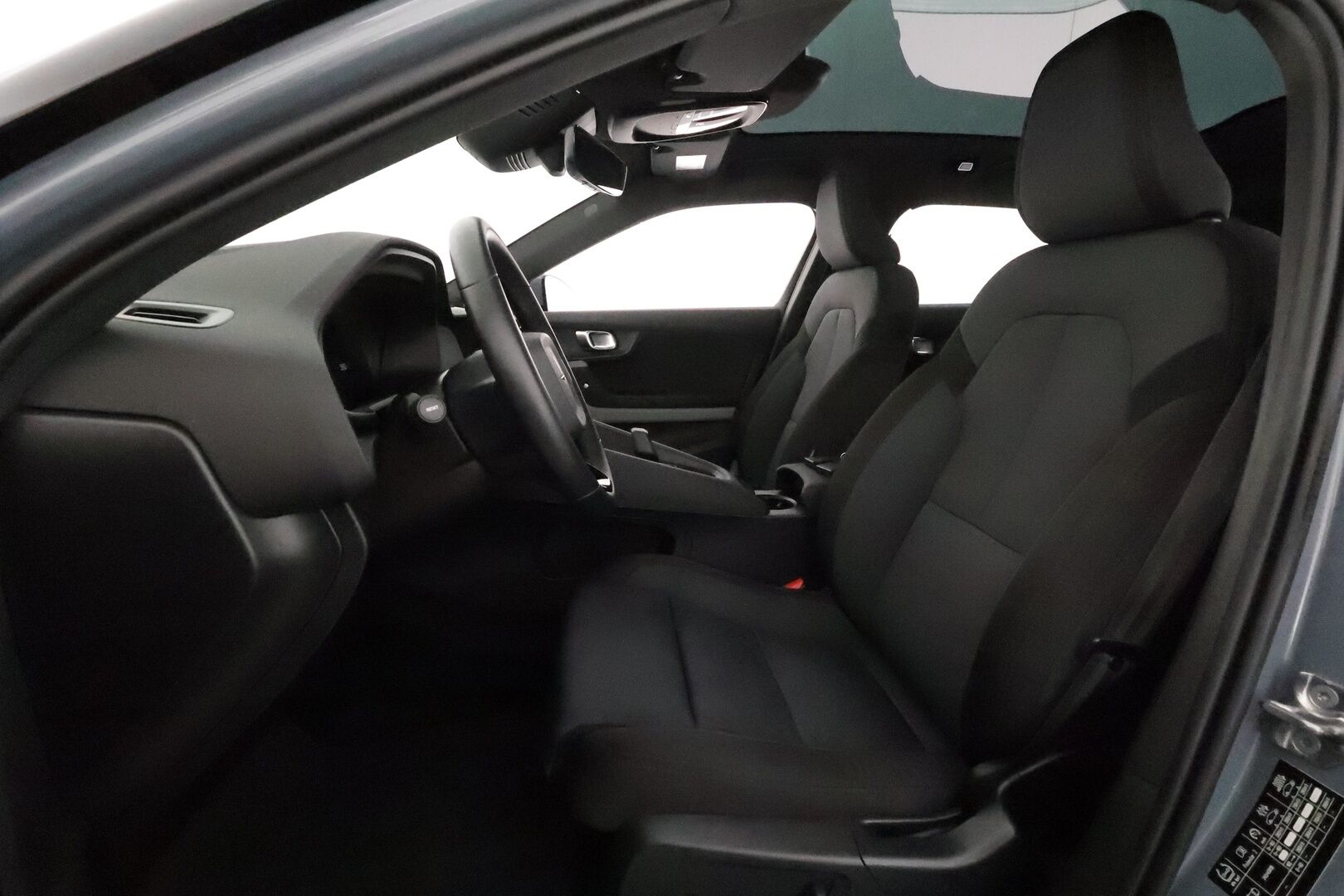 Polestar 2 2021 Launch Edition, 300kW, 78kWh *ACC / H&K / 360° / Lasikatto / Pixel LED / Muistipenkki / Navi / BLIS / Sporttipenkit* - Kahdet renkaat aluvanteilla / Merkkihuollettu