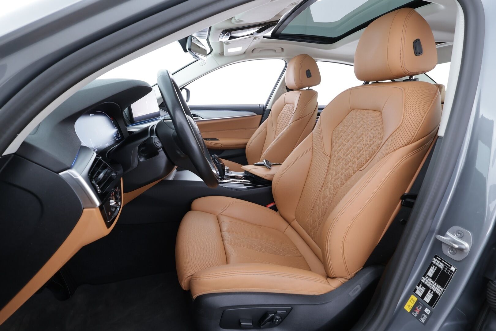 BMW 530 2023 G30 Sedan 530e xDrive A Charged Edition * Vakkari / Comfort access / Kattoluukku / Osasähköt / P.kamera / Sporttinahat * - 1.Om Suomi-auto / Merkkihuolto / Kahdet Renkaat - HULLUT AVAJAISHULINAT KORKOTARJOUS 3,29 %