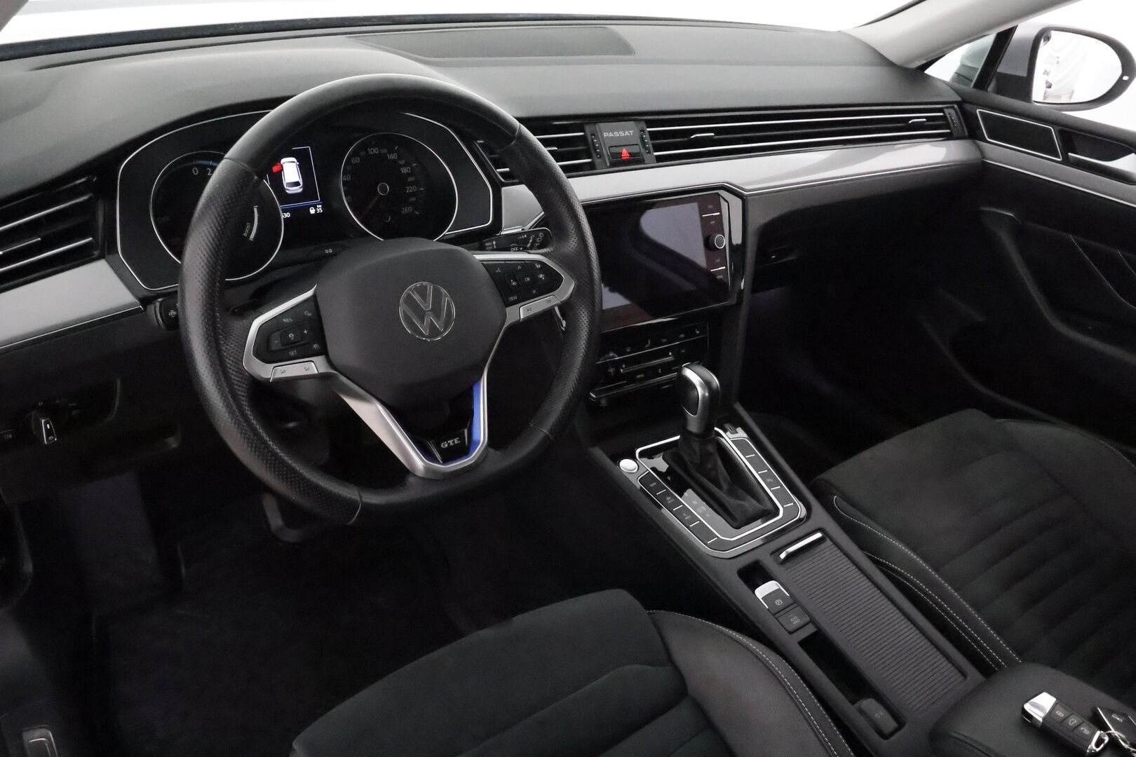 Volkswagen Passat 2021 Variant GTE Plug-In Hybrid 160 kW DSG **Webasto / Koukku / Adapt.Vakkari / Matrix-LED / P.Kamera / Navi / KeylessGO** - 2x Latauskaapelit / Kahdet Renkaat / Merkkihuollettu!