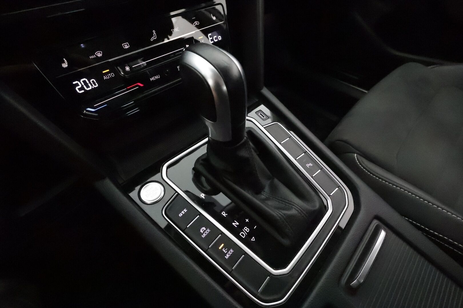 Volkswagen Passat 2021 Variant GTE Plug-In Hybrid 160 kW DSG **Webasto / Koukku / Adapt.Vakkari / Matrix-LED / P.Kamera / Navi / KeylessGO** - 2x Latauskaapelit / Kahdet Renkaat / Merkkihuollettu!