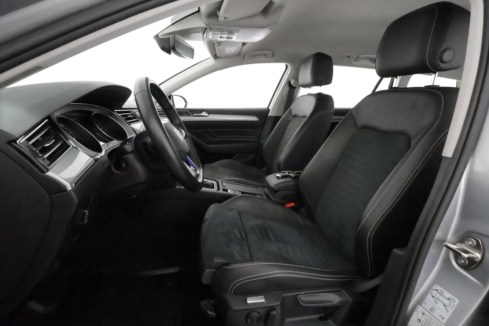 Volkswagen Passat 2021 Variant GTE Plug-In Hybrid 160 kW DSG **Webasto / Koukku / Adapt.Vakkari / Matrix-LED / P.Kamera / Navi / KeylessGO** - 2x Latauskaapelit / Kahdet Renkaat / Merkkihuollettu!