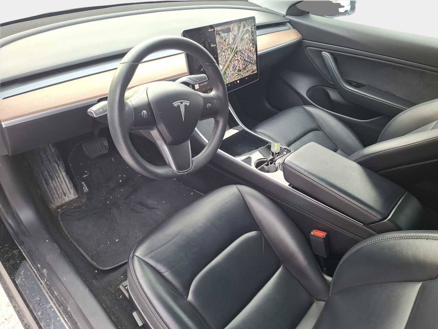 TESLA MODEL 3 2019 Long Range Dual Motor AWD ** Juuri tullut! / 2x renkaat vanteilla / Vetokoukku / SoH 89,2% / Nahat / ACC / 2x laturit ** - Upea Tesla uusilla kesärenkailla ja vetokoukulla sekä kahdella latauskaapelilla!