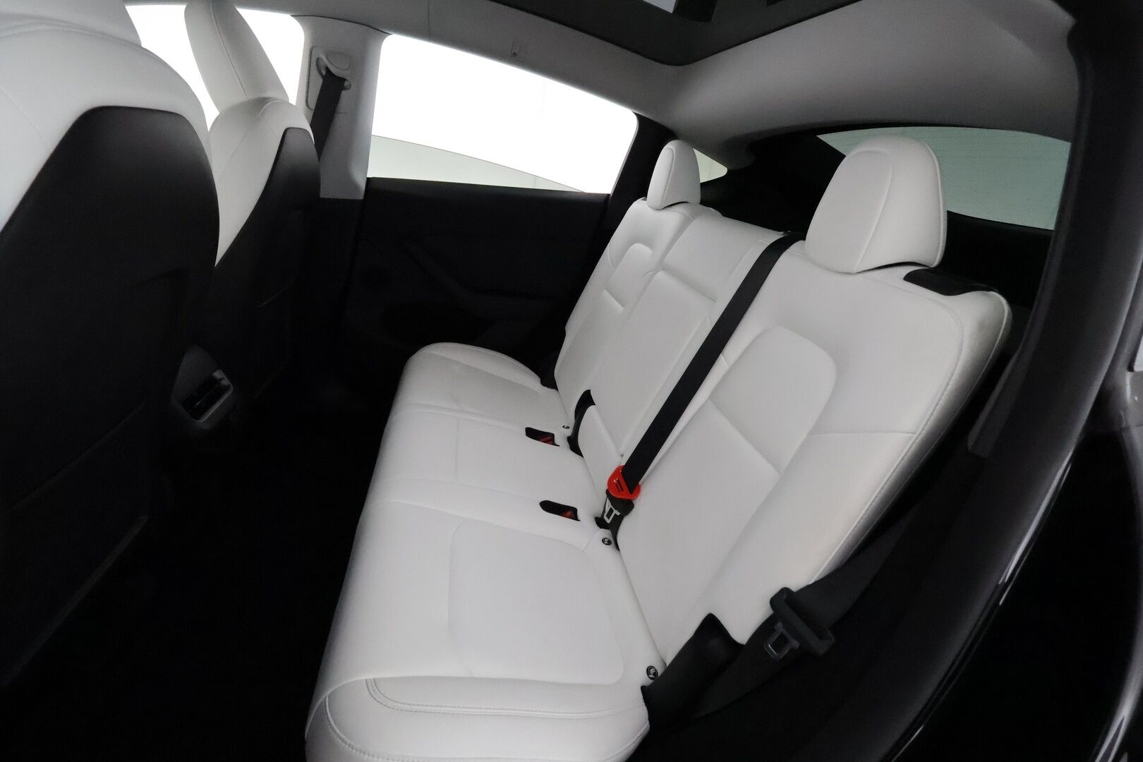 Tesla Model Y 2023 Performance **Lasikatto / Lämpöpumppu / Adapt.Vakkari / Matrix-LED / P.Kamera / Muistipenkki / Navi / KeylessGO** - Suomi-auto / 2x Latauskaapelit