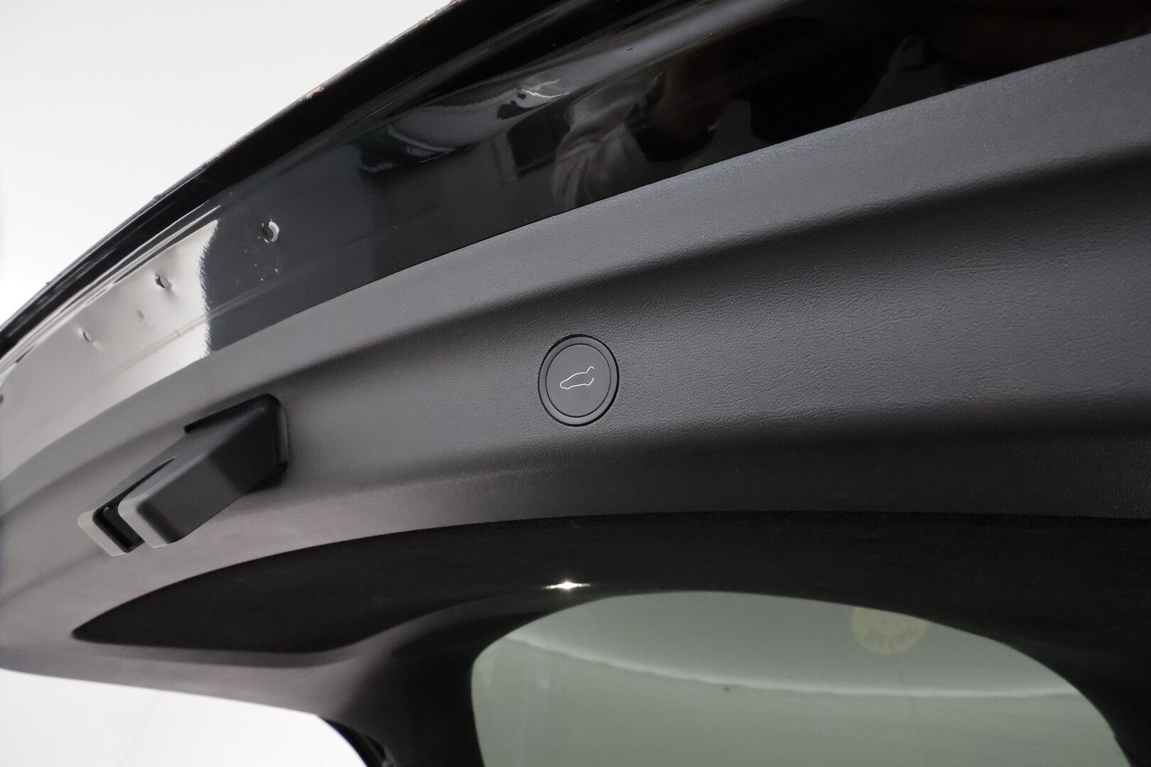 Tesla Model Y 2023 Performance **Lasikatto / Lämpöpumppu / Adapt.Vakkari / Matrix-LED / P.Kamera / Muistipenkki / Navi / KeylessGO** - Suomi-auto / 2x Latauskaapelit