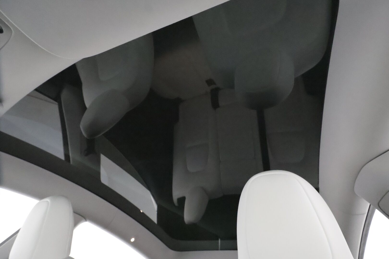 Tesla Model Y 2023 Performance **Lasikatto / Lämpöpumppu / Adapt.Vakkari / Matrix-LED / P.Kamera / Muistipenkki / Navi / KeylessGO** - Suomi-auto / 2x Latauskaapelit