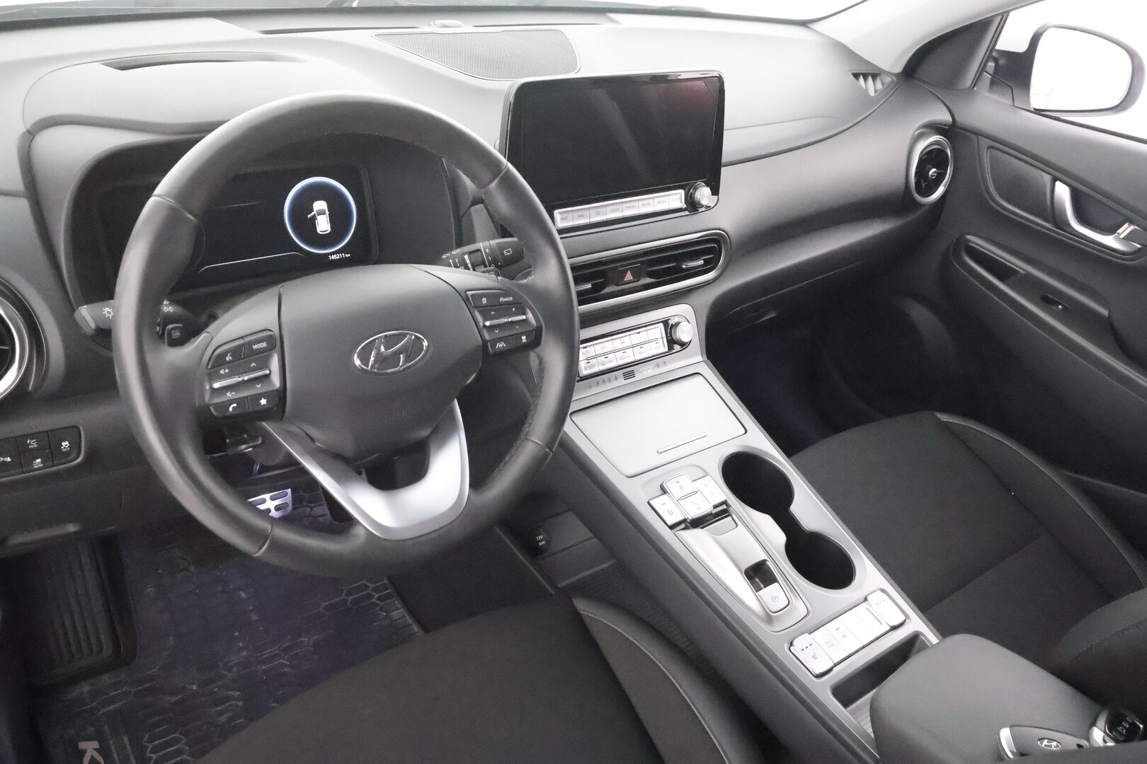 Hyundai KONA 2023 electric 64 kWh 204 hv Style MY21 - | ACC | ILP | HUD | Krell | Sähköpenkit | P.kamera | Digimittaristo | Lämm. ratti | LED | HDA | BSM | 1-om suomiauto | ALV | 