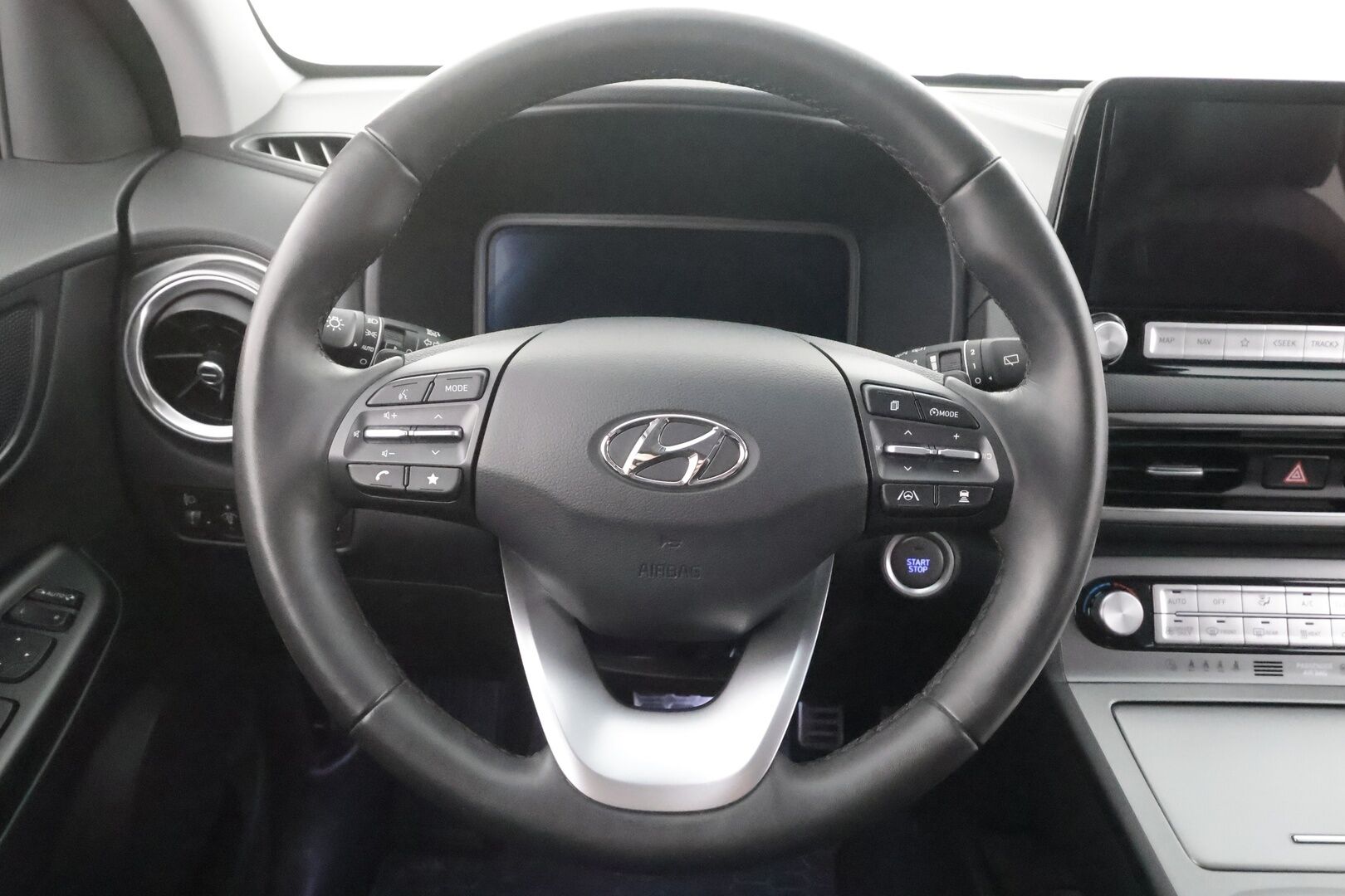 Hyundai KONA 2023 electric 64 kWh 204 hv Style MY21 - | ACC | ILP | HUD | Krell | Sähköpenkit | P.kamera | Digimittaristo | Lämm. ratti | LED | HDA | BSM | 1-om suomiauto | ALV | 