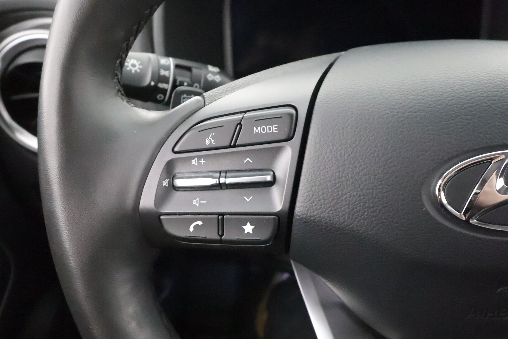Hyundai KONA 2023 electric 64 kWh 204 hv Style MY21 - | ACC | ILP | HUD | Krell | Sähköpenkit | P.kamera | Digimittaristo | Lämm. ratti | LED | HDA | BSM | 1-om suomiauto | ALV | 