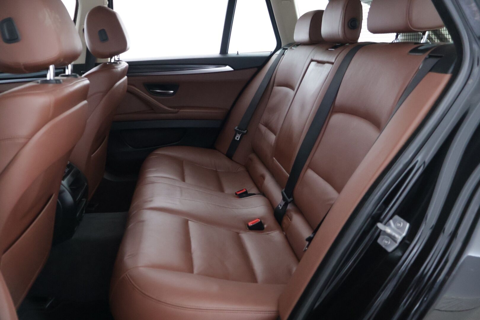 BMW 520 2014 F11 Touring 520d A xDrive Business *Konjakki Sporttinahat / HiFi / Lämmitettävä M-Ratti / Koukku / Tutkat* - *2x Renkaat ja vanteet / Lohko* - HULLUT JOULUT KORKOTARJOUS 2,49% 