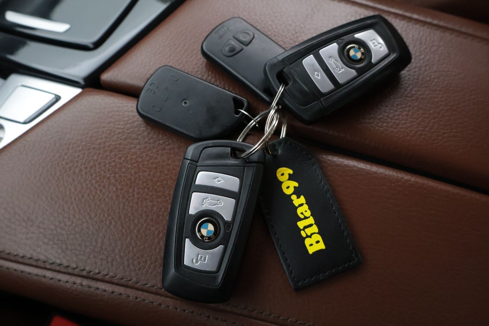 BMW 520 2014 F11 Touring 520d A xDrive Business *Konjakki Sporttinahat / HiFi / Lämmitettävä M-Ratti / Koukku / Tutkat* - *2x Renkaat ja vanteet / Lohko* - HULLUT JOULUT KORKOTARJOUS 2,49% 