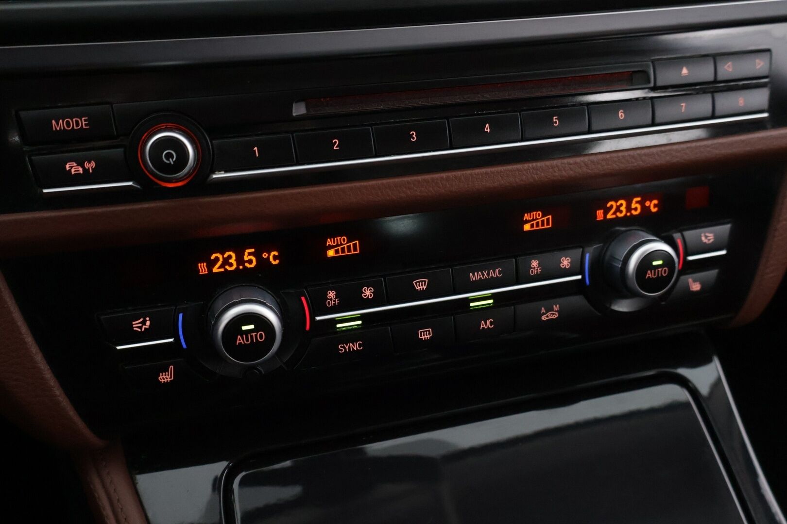 BMW 520 2014 F11 Touring 520d A xDrive Business *Konjakki Sporttinahat / HiFi / Lämmitettävä M-Ratti / Koukku / Tutkat* - *2x Renkaat ja vanteet / Lohko* - HULLUT JOULUT KORKOTARJOUS 2,49% 