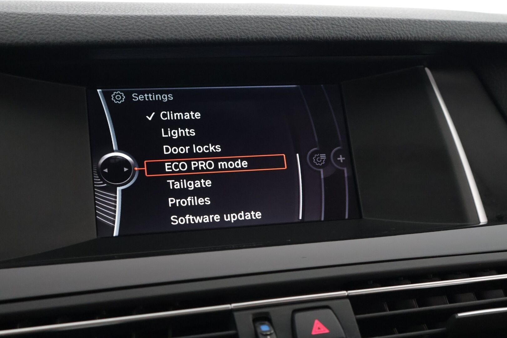 BMW 520 2014 F11 Touring 520d A xDrive Business *Konjakki Sporttinahat / HiFi / Lämmitettävä M-Ratti / Koukku / Tutkat* - *2x Renkaat ja vanteet / Lohko* - HULLUT JOULUT KORKOTARJOUS 2,49% 