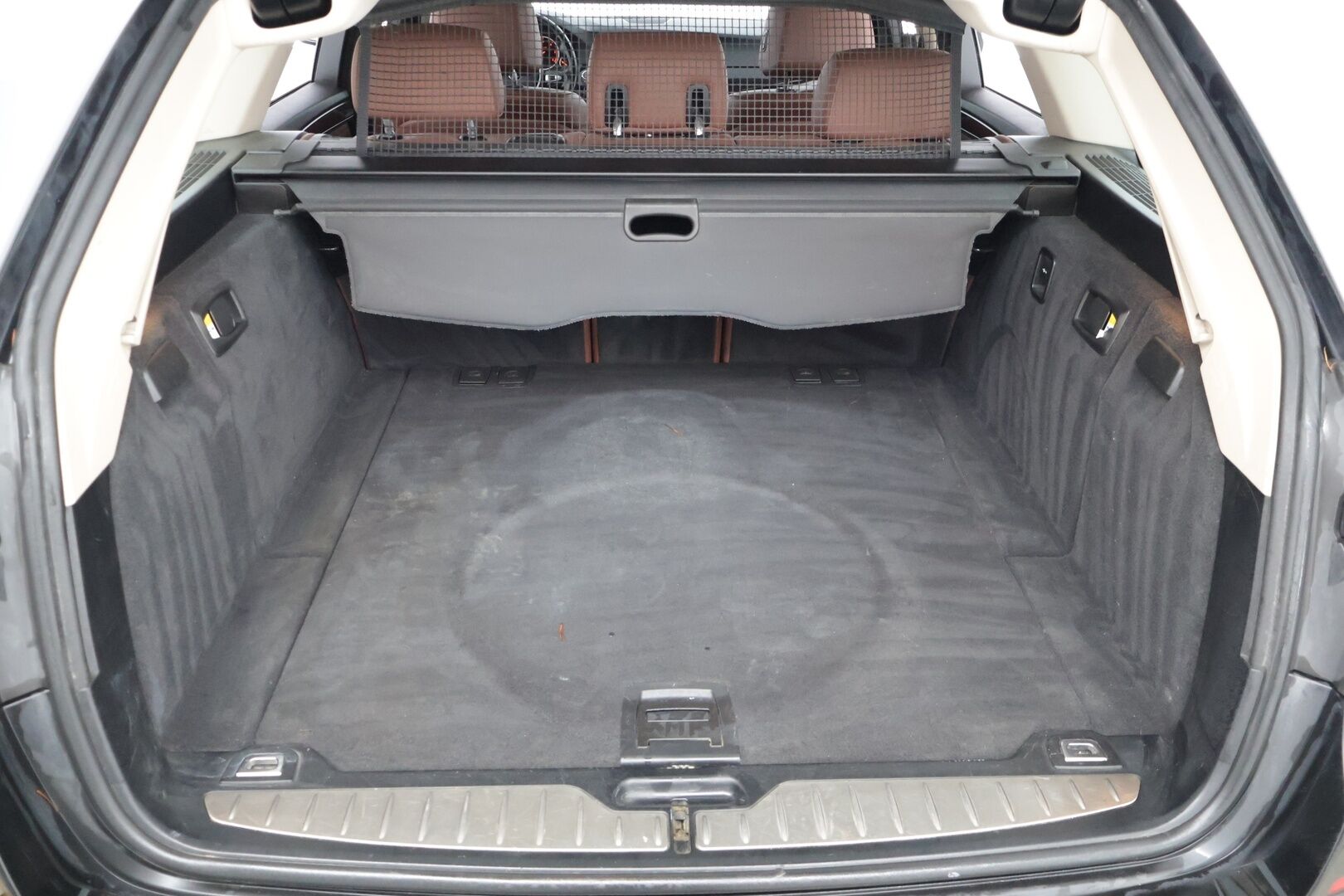 BMW 520 2014 F11 Touring 520d A xDrive Business *Konjakki Sporttinahat / HiFi / Lämmitettävä M-Ratti / Koukku / Tutkat* - *2x Renkaat ja vanteet / Lohko* - HULLUT JOULUT KORKOTARJOUS 2,49% 