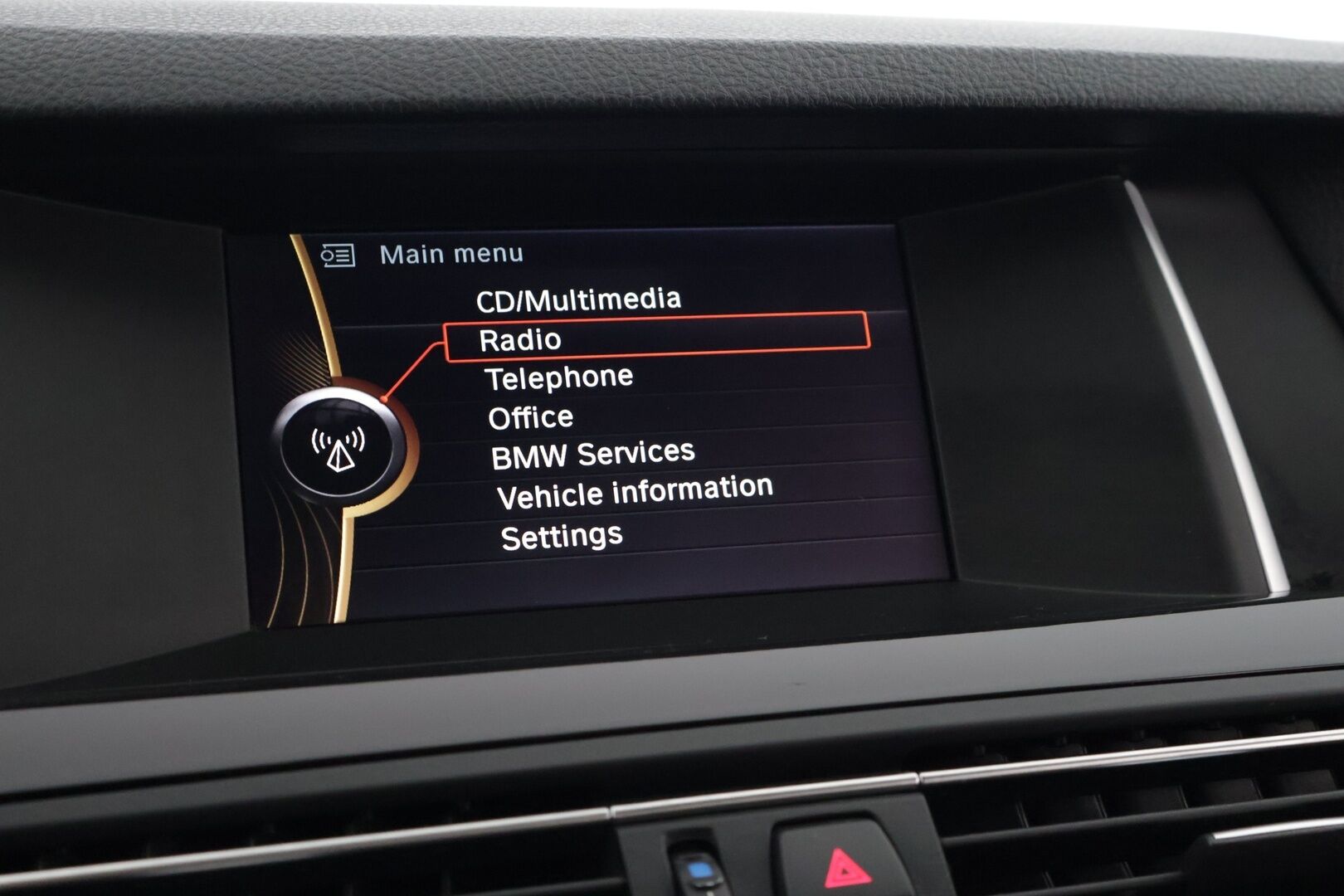 BMW 520 2014 F11 Touring 520d A xDrive Business *Konjakki Sporttinahat / HiFi / Lämmitettävä M-Ratti / Koukku / Tutkat* - *2x Renkaat ja vanteet / Lohko* - HULLUT JOULUT KORKOTARJOUS 2,49% 