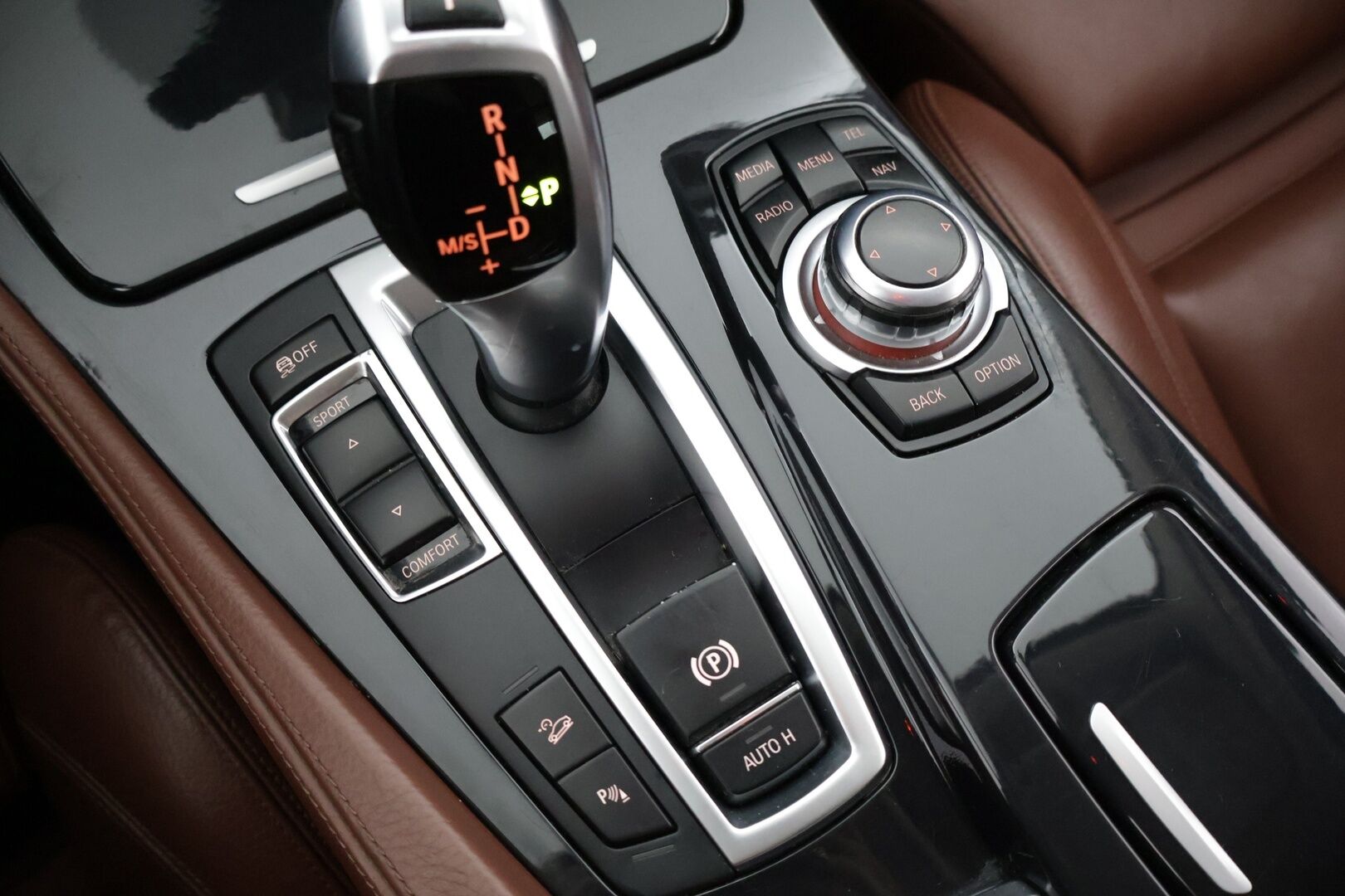 BMW 520 2014 F11 Touring 520d A xDrive Business *Konjakki Sporttinahat / HiFi / Lämmitettävä M-Ratti / Koukku / Tutkat* - *2x Renkaat ja vanteet / Lohko* - HULLUT JOULUT KORKOTARJOUS 2,49% 