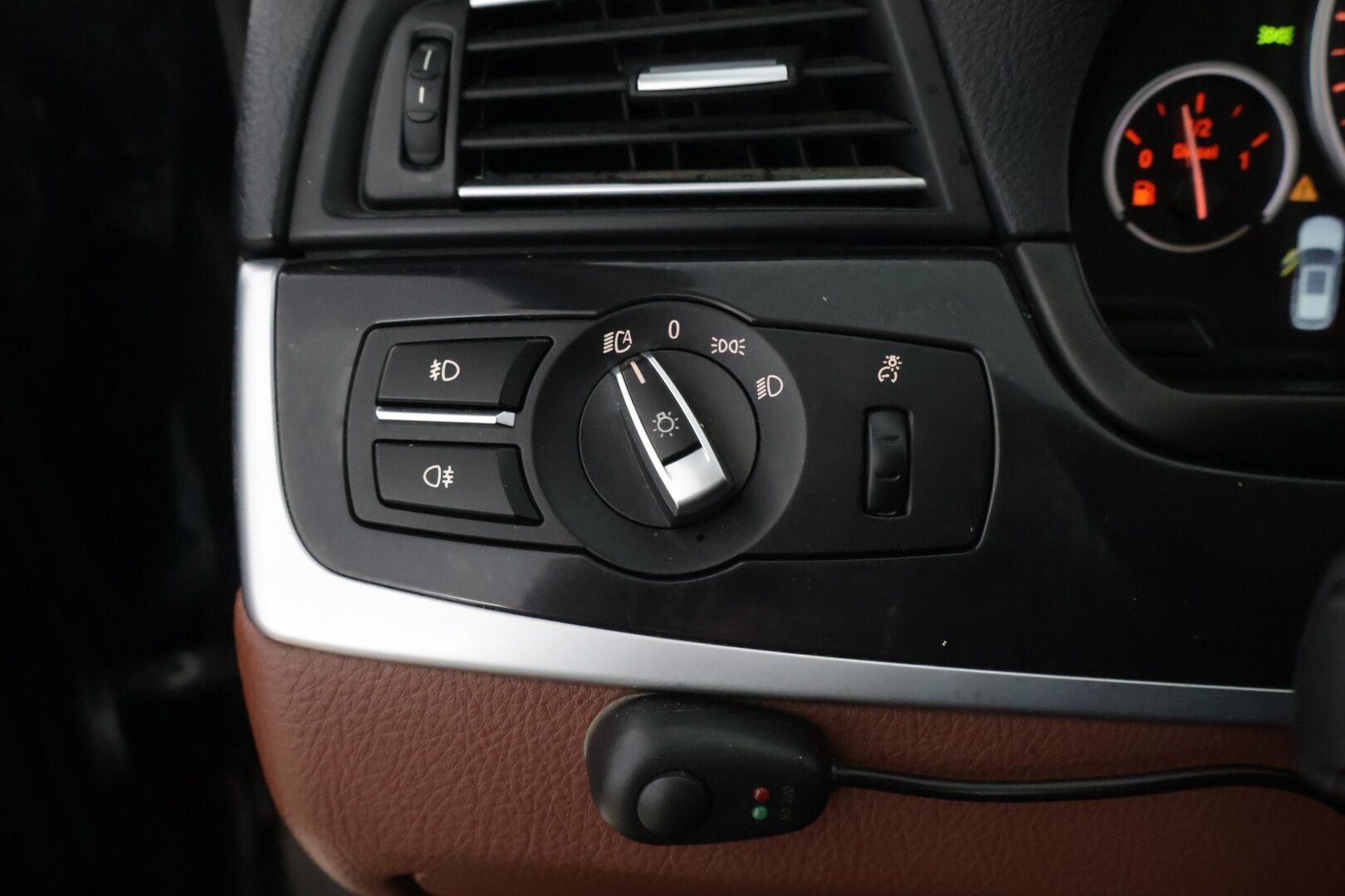 BMW 520 2014 F11 Touring 520d A xDrive Business *Konjakki Sporttinahat / HiFi / Lämmitettävä M-Ratti / Koukku / Tutkat* - *2x Renkaat ja vanteet / Lohko* - HULLUT JOULUT KORKOTARJOUS 2,49% 