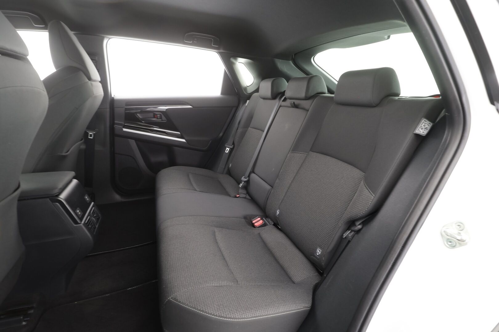 Toyota bZ4X 2023 Active AWD - | ACC | Koukku | P.kamera | Keyless | Sähk. takaluukku | Helmiäisväri | Suomi-auto | 2x renkaat aluin |  