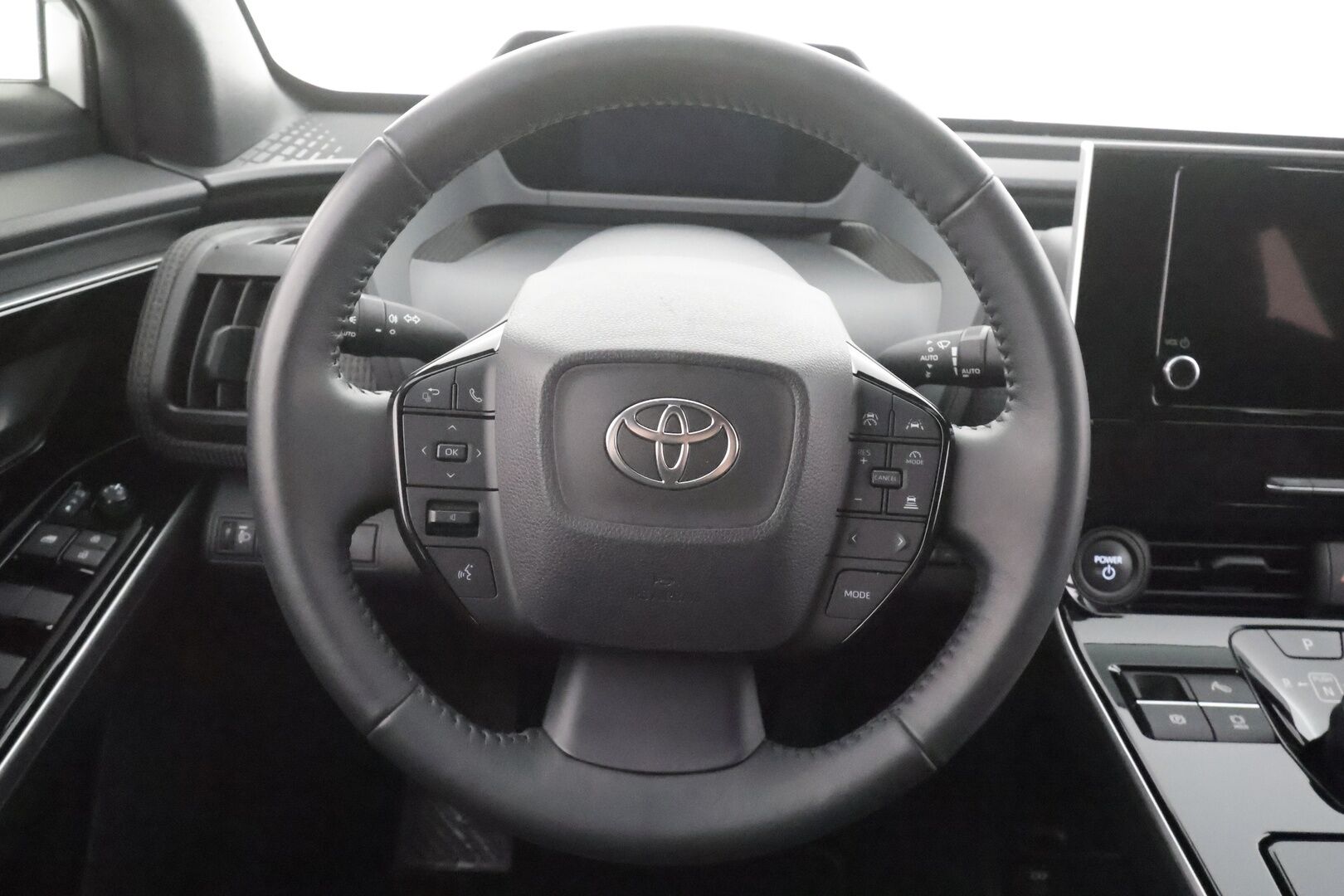 Toyota bZ4X 2023 Active AWD - | ACC | Koukku | P.kamera | Keyless | Sähk. takaluukku | Helmiäisväri | Suomi-auto | 2x renkaat aluin |  