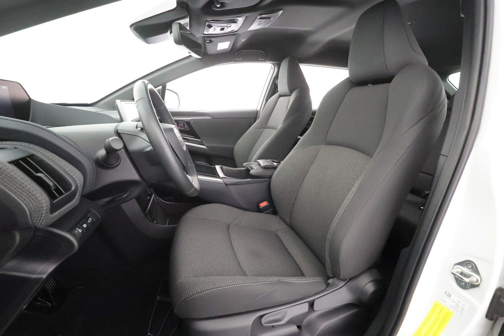Toyota bZ4X 2023 Active AWD - | ACC | Koukku | P.kamera | Keyless | Sähk. takaluukku | Helmiäisväri | Suomi-auto | 2x renkaat aluin |  