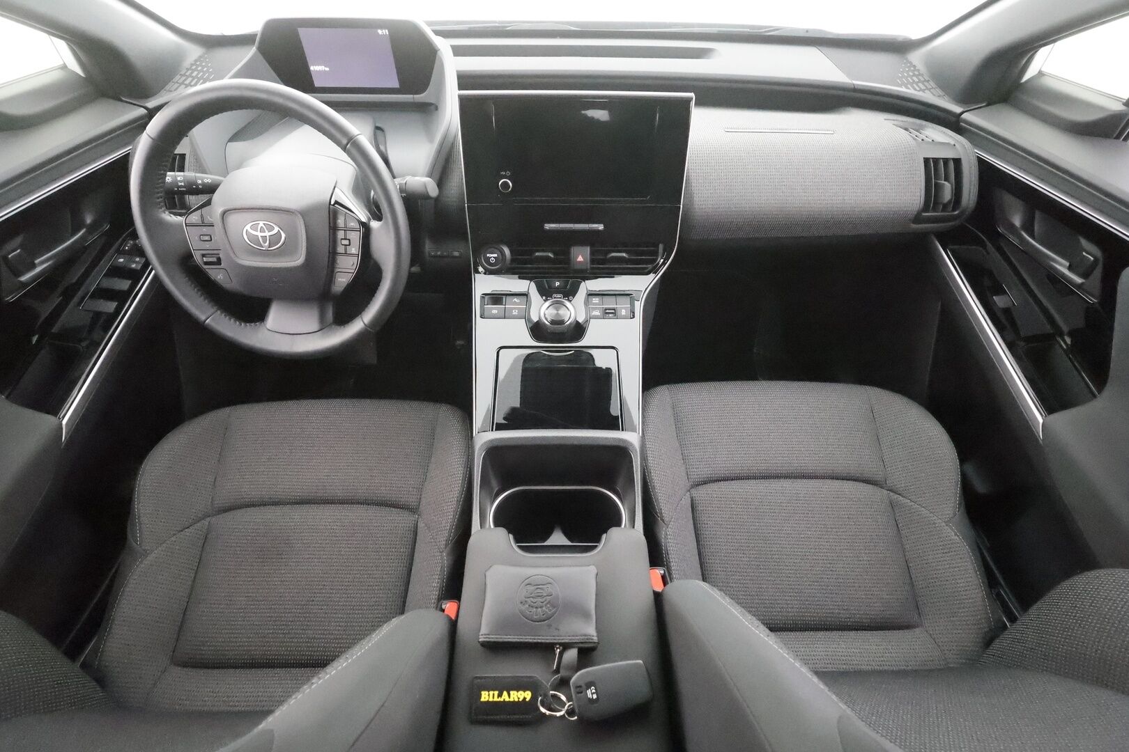 Toyota bZ4X 2023 Active AWD - | ACC | Koukku | P.kamera | Keyless | Sähk. takaluukku | Helmiäisväri | Suomi-auto | 2x renkaat aluin |  