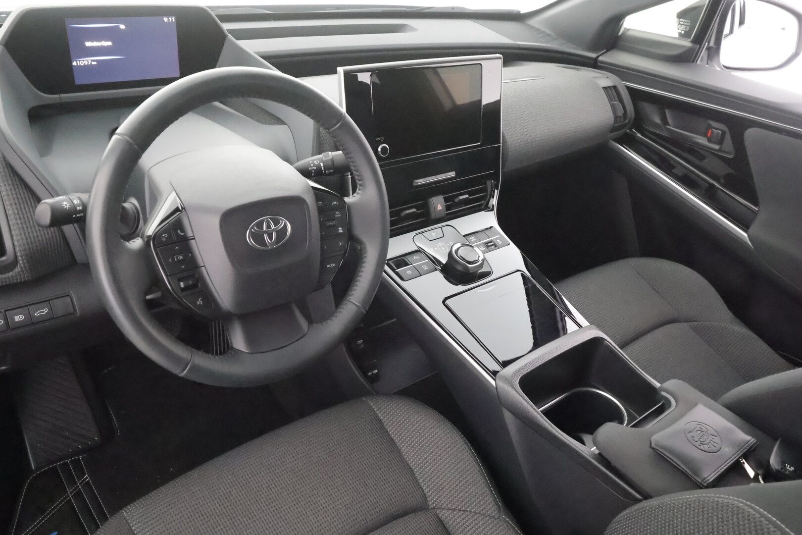 Toyota bZ4X 2023 Active AWD - | ACC | Koukku | P.kamera | Keyless | Sähk. takaluukku | Helmiäisväri | Suomi-auto | 2x renkaat aluin |  