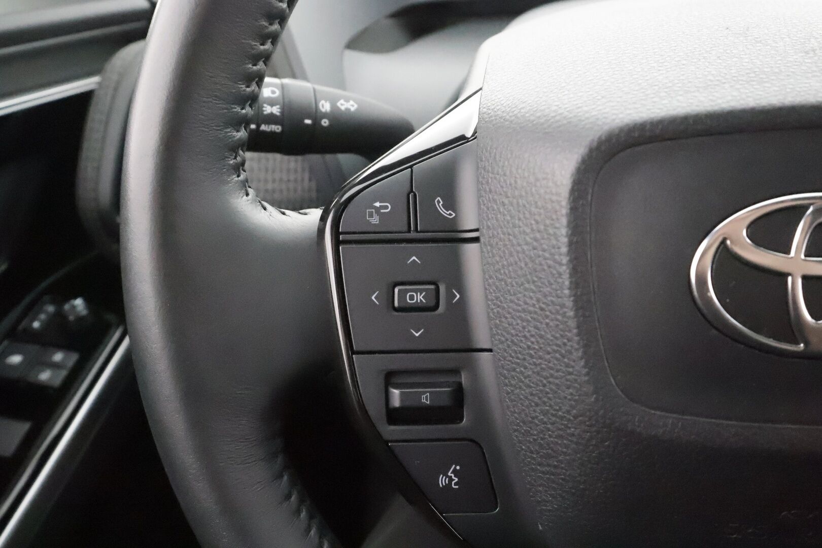 Toyota bZ4X 2023 Active AWD - | ACC | Koukku | P.kamera | Keyless | Sähk. takaluukku | Helmiäisväri | Suomi-auto | 2x renkaat aluin |  