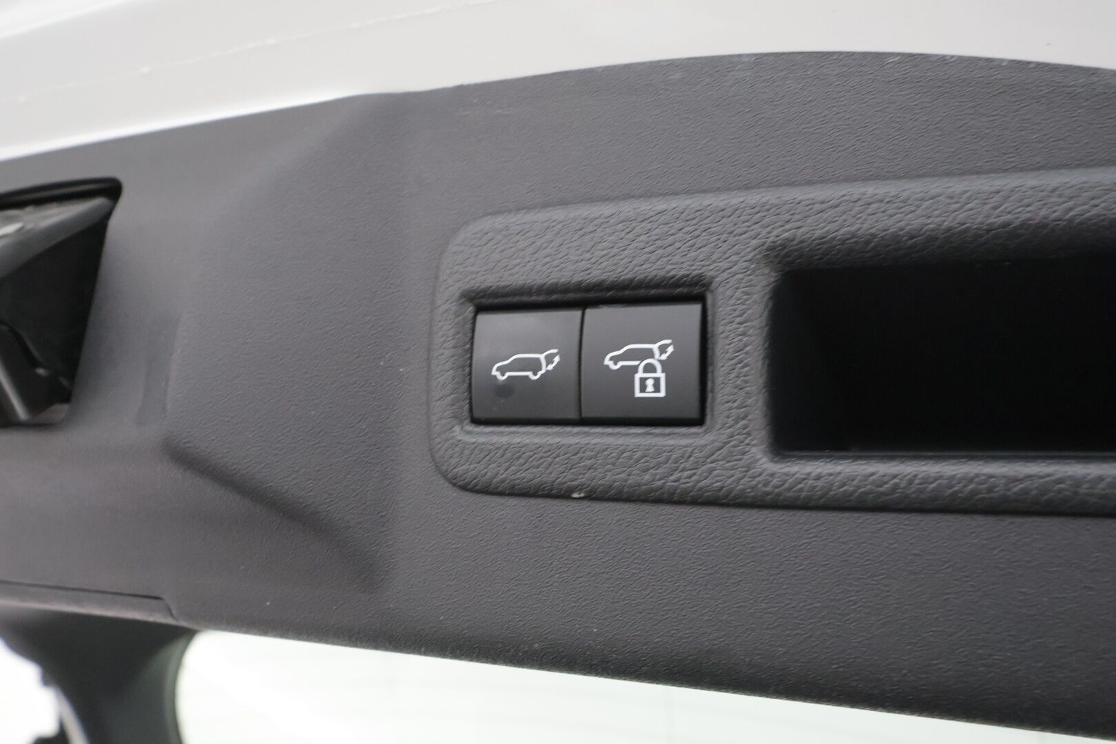 Toyota bZ4X 2023 Active AWD - | ACC | Koukku | P.kamera | Keyless | Sähk. takaluukku | Helmiäisväri | Suomi-auto | 2x renkaat aluin |  